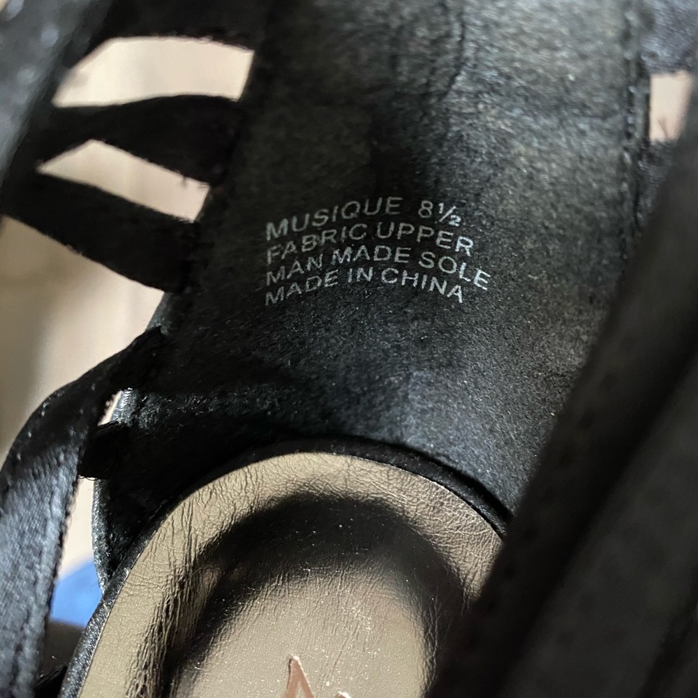 black Heels with satin straps size 8 1/2 new - Picture 6 of 6